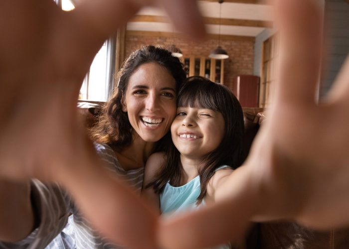 We,Love,You.,Latin,Mom,And,Preteen,Daughter,Video,Bloggers